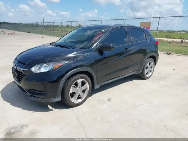 3CZRU5H39HM706393 2017 HONDA HR-V - Image 2