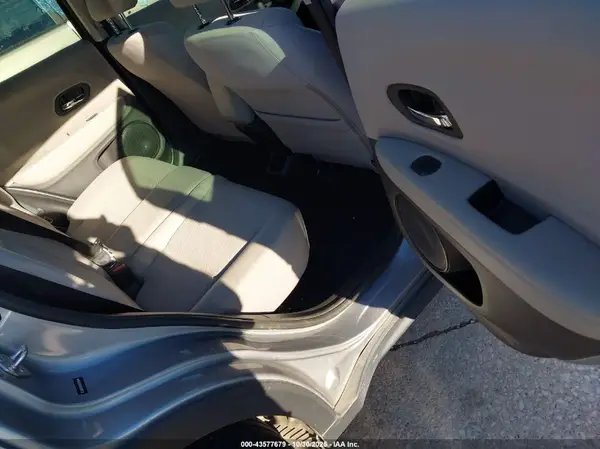 3CZRU5H39JG705684 2018 HONDA HR-V - Image 8