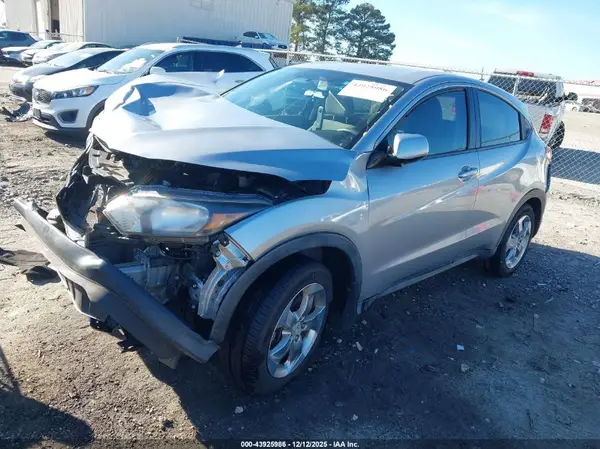 3CZRU5H39JM706996 2018 HONDA HR-V - Image 2