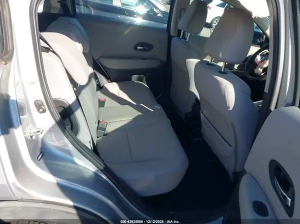 3CZRU5H39JM706996 2018 HONDA HR-V - Image 8