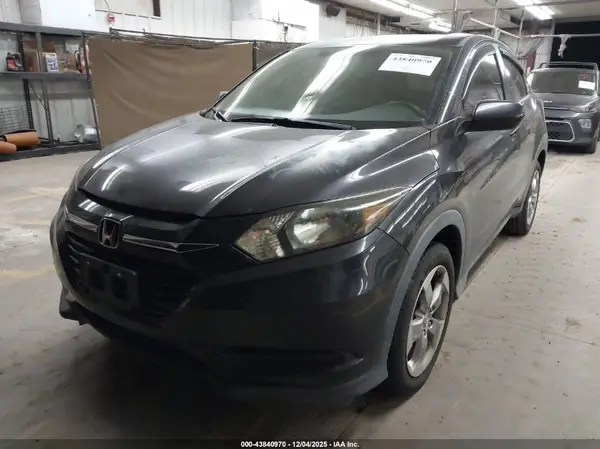 3CZRU5H39JM722633 2018 HONDA HR-V - Image 2