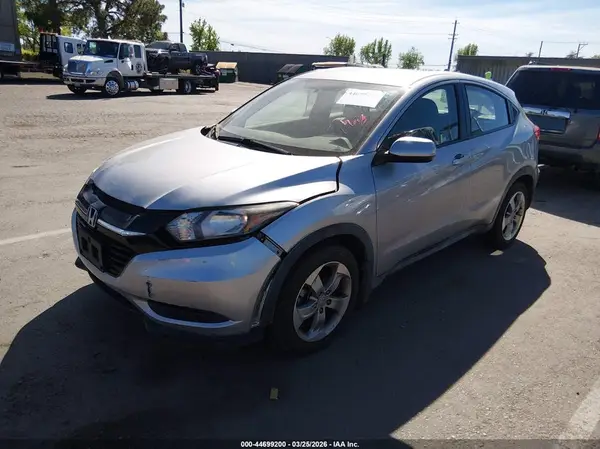 3CZRU5H3XHG704215 2017 HONDA HR-V - Image 2