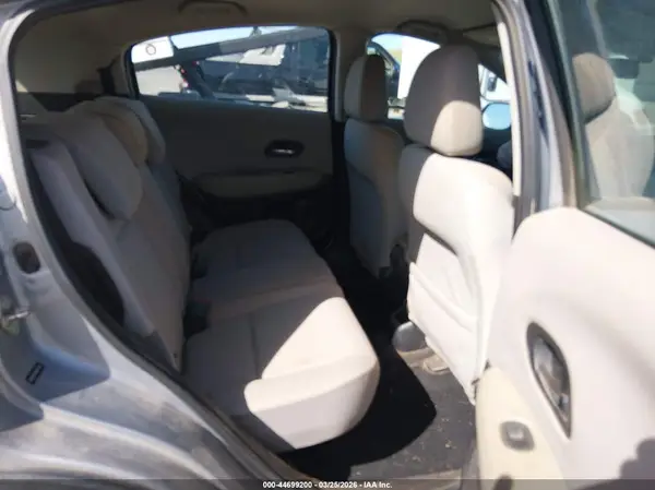 3CZRU5H3XHG704215 2017 HONDA HR-V - Image 8
