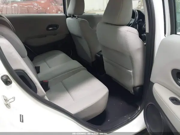 3CZRU5H3XHM712154 2017 HONDA HR-V - Image 8