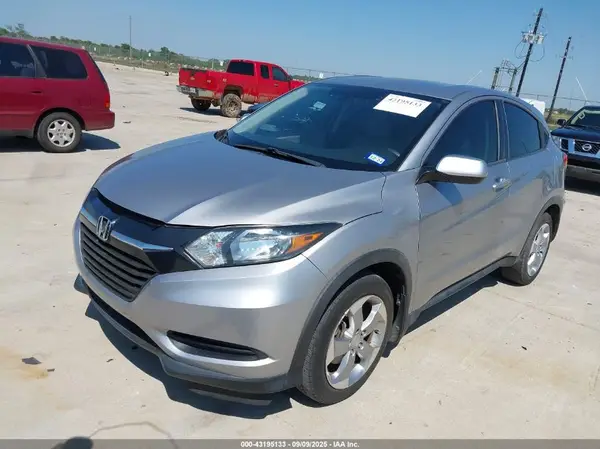 3CZRU5H3XJG703913 2018 HONDA HR-V - Image 2