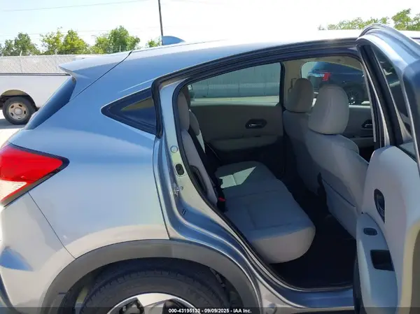 3CZRU5H3XJG703913 2018 HONDA HR-V - Image 8