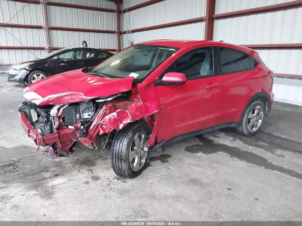 3CZRU5H3XJG704236 2018 HONDA HR-V - Image 2
