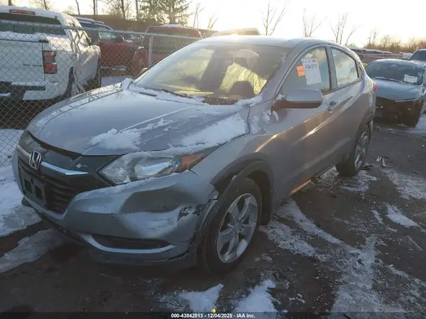 3CZRU5H3XJG705967 2018 HONDA HR-V - Image 2