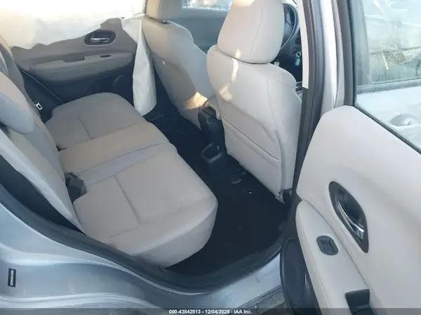 3CZRU5H3XJG705967 2018 HONDA HR-V - Image 8