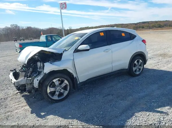 3CZRU5H3XJM700642 2018 HONDA HR-V - Image 2