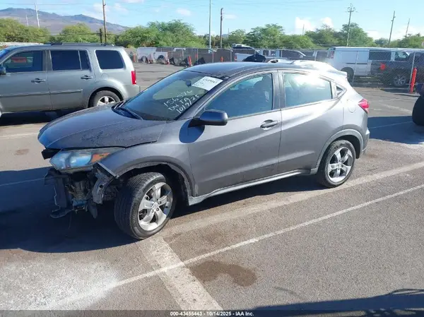 3CZRU5H3XJM706327 2018 HONDA HR-V - Image 2