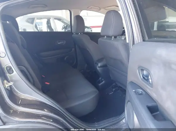 3CZRU5H3XJM706375 2018 HONDA HR-V - Image 8