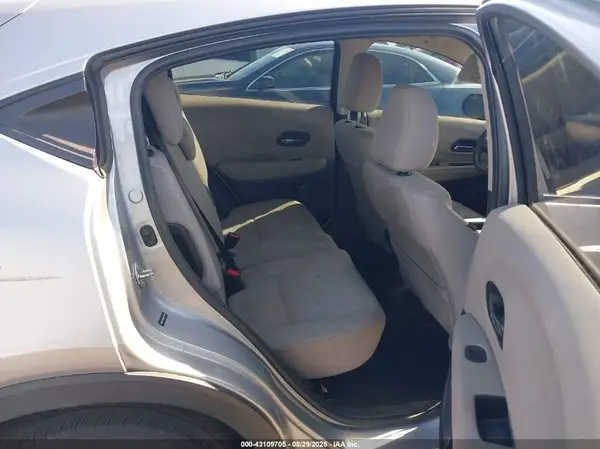 3CZRU5H3XJM716100 2018 HONDA HR-V - Image 8