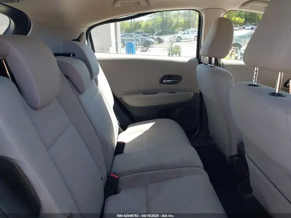 3CZRU5H3XJM717361 2018 HONDA HR-V - Image 8
