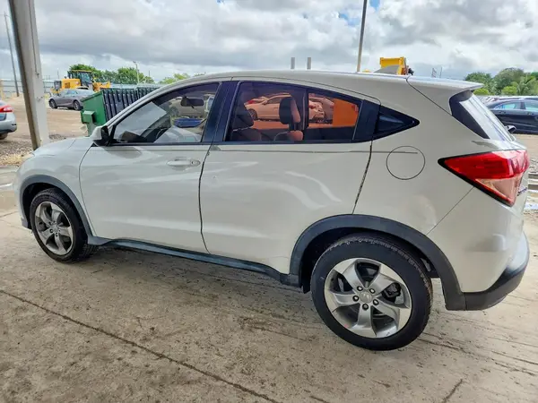3CZRU5H3XJM718638 2018 HONDA HR-V - Image 2