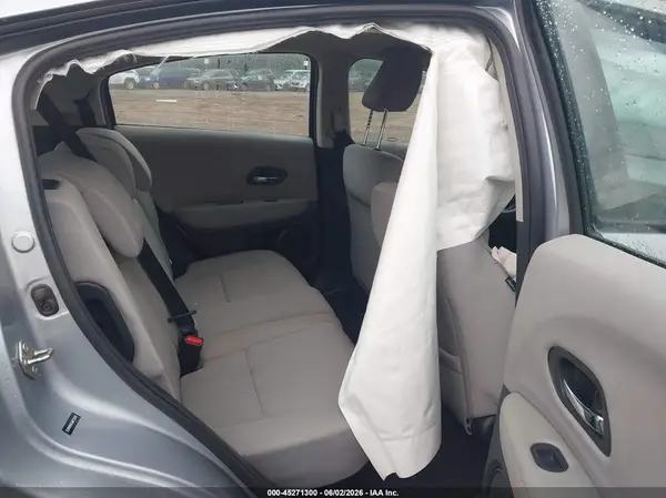 3CZRU5H3XJM722835 2018 HONDA HR-V - Image 8