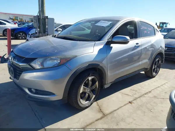 3CZRU5H50JG705865 2018 HONDA HR-V - Image 2