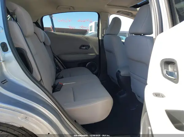 3CZRU5H50JG705865 2018 HONDA HR-V - Image 8
