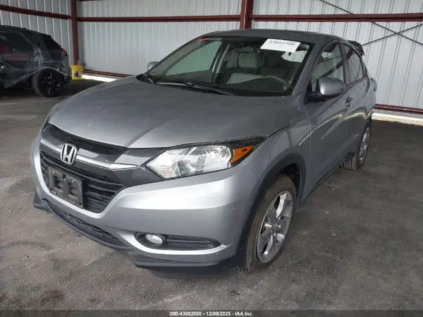 3CZRU5H51HG708610 2017 HONDA HR-V - Image 2
