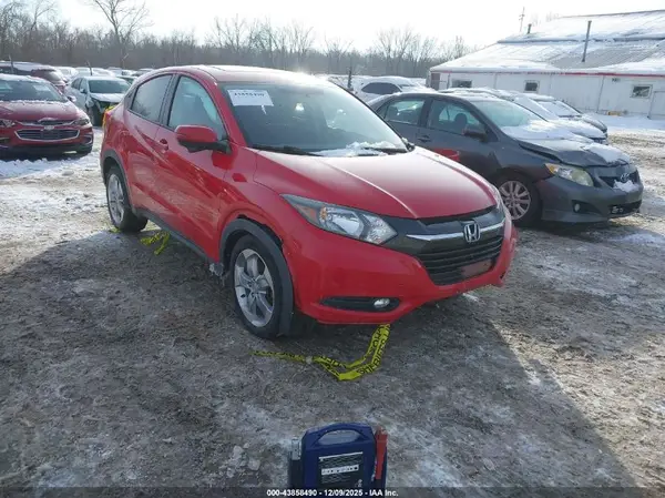 3CZRU5H51HM727823 2017 HONDA HR-V - Image 1