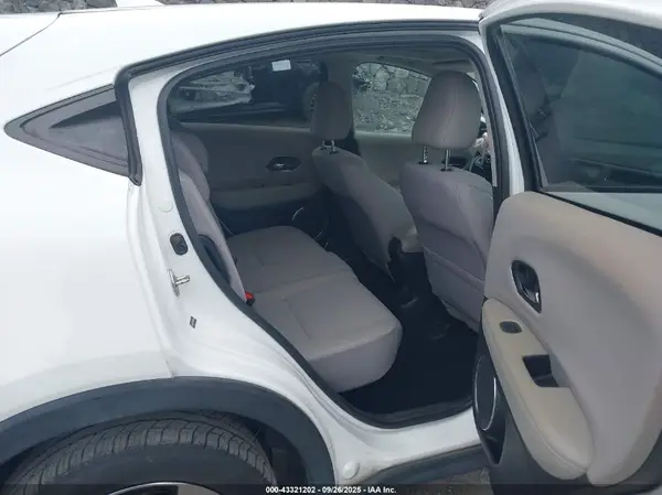 3CZRU5H51JM702166 2018 HONDA HR-V - Image 8