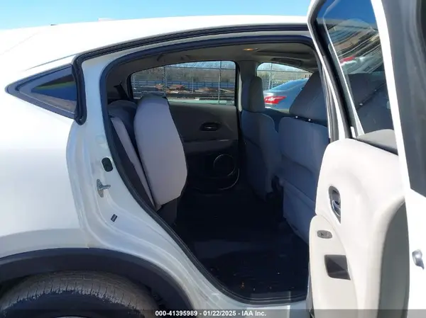 3CZRU5H51JM716780 2018 HONDA HR-V - Image 8