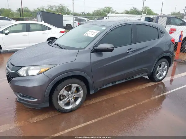 3CZRU5H52HM710223 2017 HONDA HR-V - Image 2