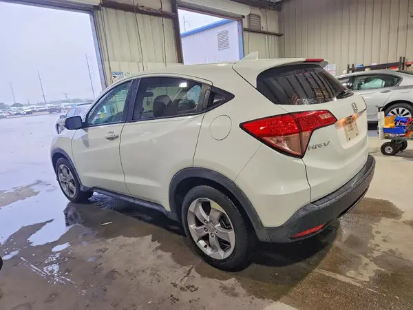 3CZRU5H52HM714613 2017 HONDA HR-V - Image 2