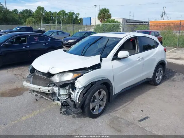 3CZRU5H53HM708061 2017 HONDA HR-V - Image 2