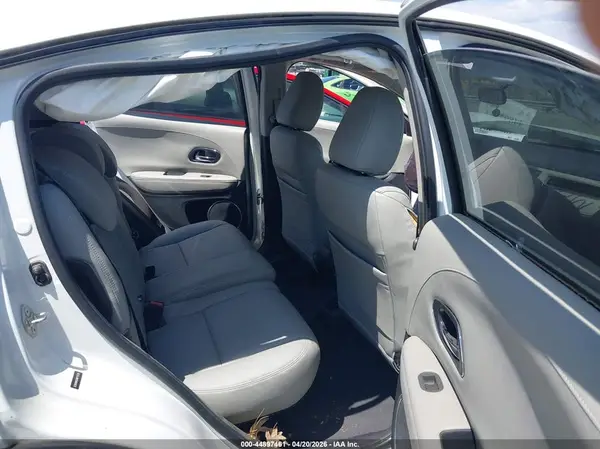 3CZRU5H53HM715236 2017 HONDA HR-V - Image 8