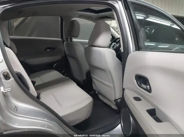 3CZRU5H53HM716242 2017 HONDA HR-V - Image 8