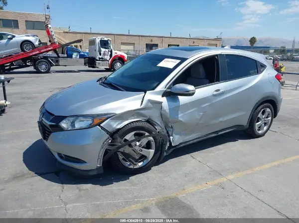 3CZRU5H53HM723398 2017 HONDA HR-V - Image 2
