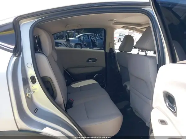 3CZRU5H53HM723398 2017 HONDA HR-V - Image 8