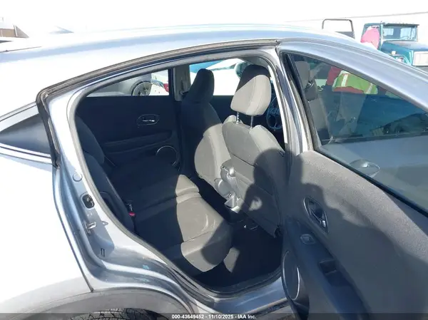 3CZRU5H53KM728561 2019 HONDA HR-V - Image 8