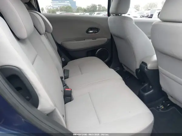 3CZRU5H54HG708942 2017 HONDA HR-V - Image 8