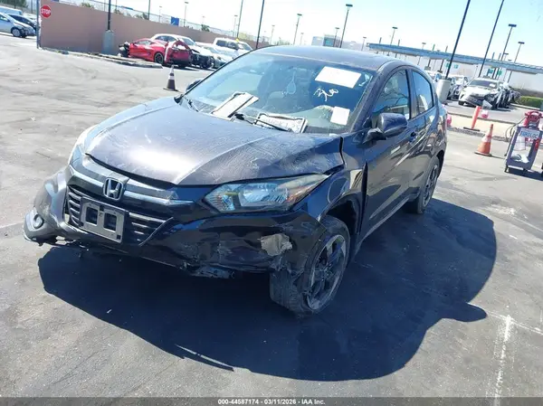 3CZRU5H54JG700393 2018 HONDA HR-V - Image 2