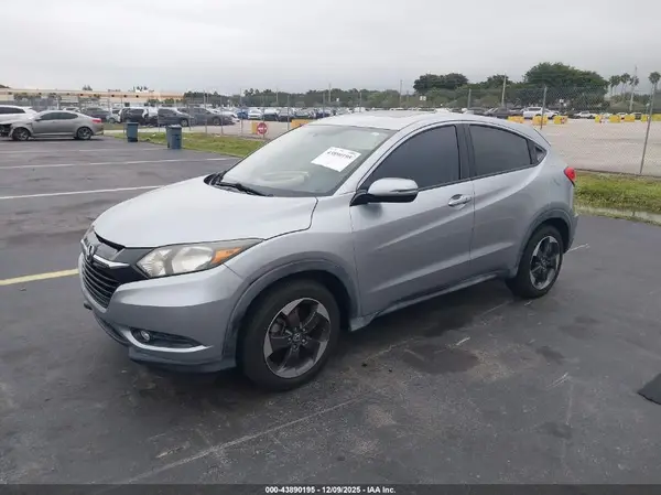 3CZRU5H54JM721813 2018 HONDA HR-V - Image 2