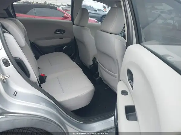 3CZRU5H54JM721813 2018 HONDA HR-V - Image 8