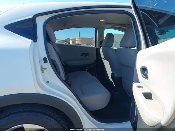3CZRU5H55HM701659 2017 HONDA HR-V - Image 8