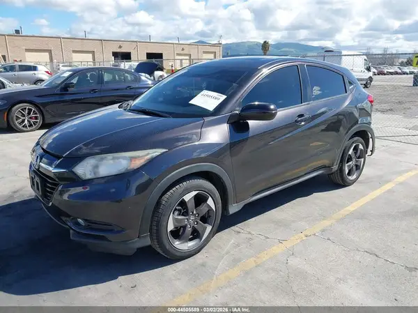 3CZRU5H55JG704789 2018 HONDA HR-V - Image 2