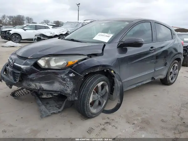 3CZRU5H55JM714076 2018 HONDA HR-V - Image 2
