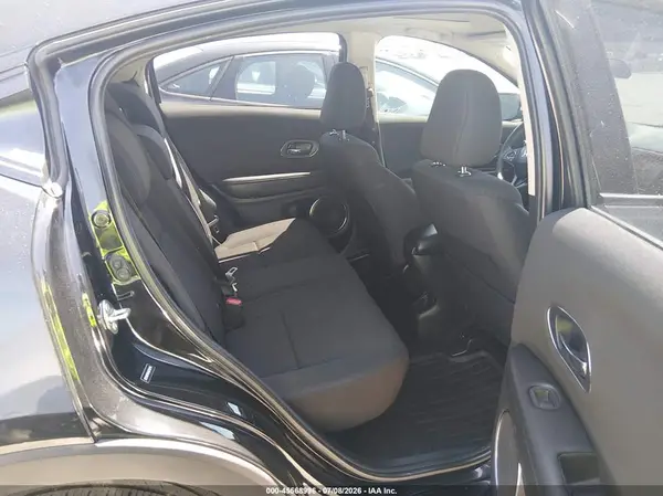 3CZRU5H55JM723215 2018 HONDA HR-V - Image 8