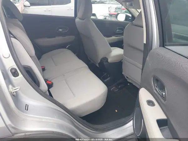 3CZRU5H55KM726455 2019 HONDA HR-V - Image 8