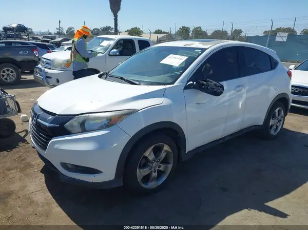 3CZRU5H56HM712802 2017 HONDA HR-V - Image 2