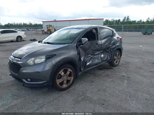 3CZRU5H56HM726585 2017 HONDA HR-V - Image 2