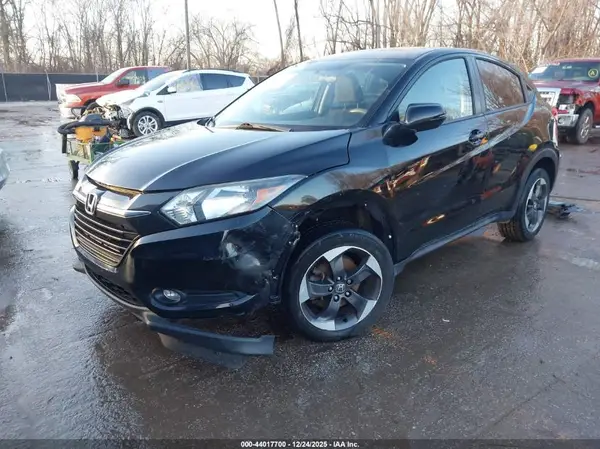 3CZRU5H56JM718864 2018 HONDA HR-V - Image 2