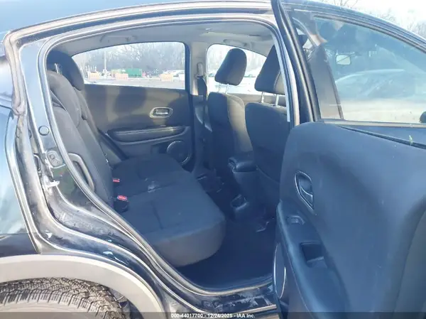 3CZRU5H56JM718864 2018 HONDA HR-V - Image 8