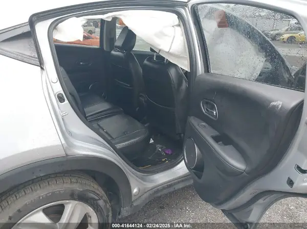 3CZRU5H56KM703301 2019 HONDA HR-V - Image 8