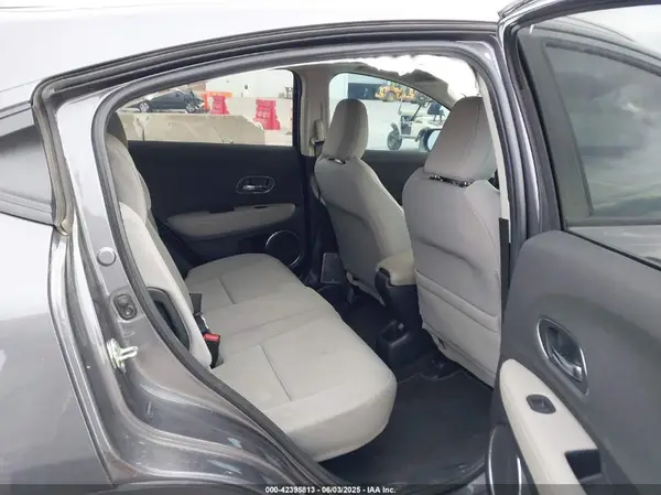 3CZRU5H56KM724570 2019 HONDA HR-V - Image 8