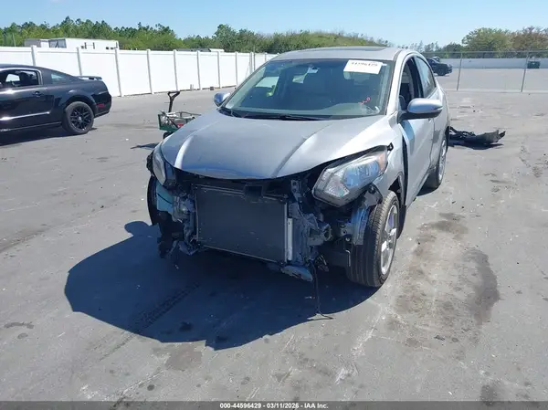 3CZRU5H57HG708076 2017 HONDA HR-V - Image 2